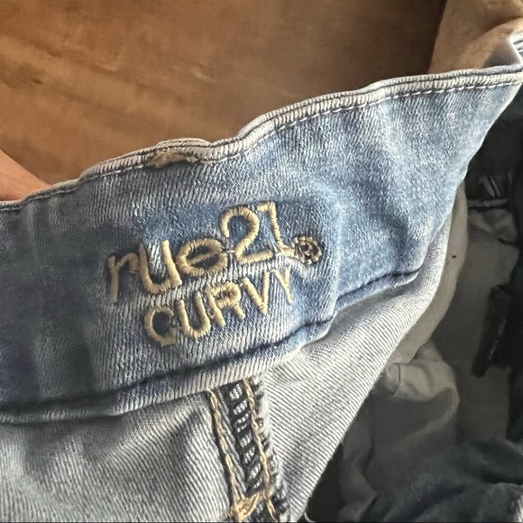 Rue 21 Curvy Jeans - Picture 2 of 2